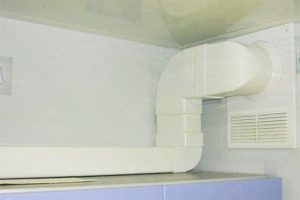 Установка воздуховода для кухонной вытяжки в Ревде