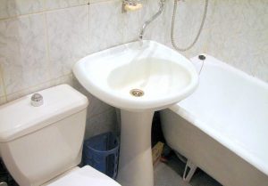 Установка раковины тюльпан в ванной в Ревде